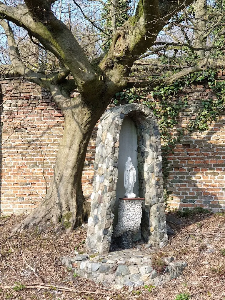 Beeldje tuin retraite klooster