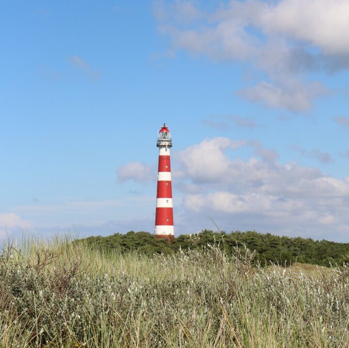 lighthouse-2642025_1920
