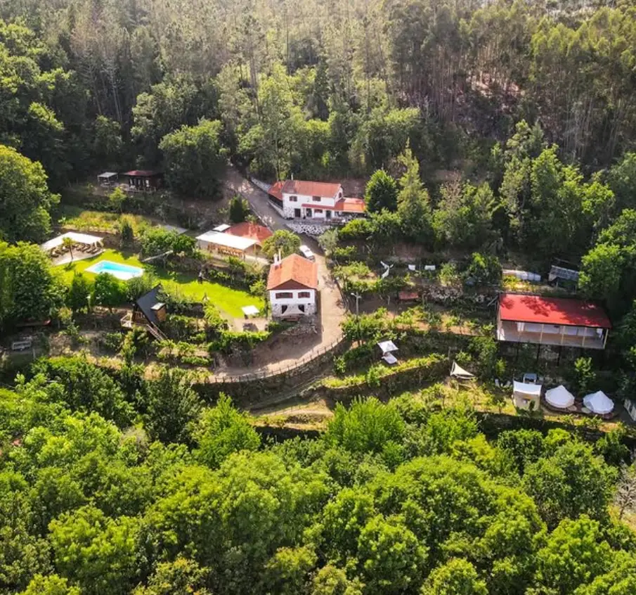Land of deveza locatie