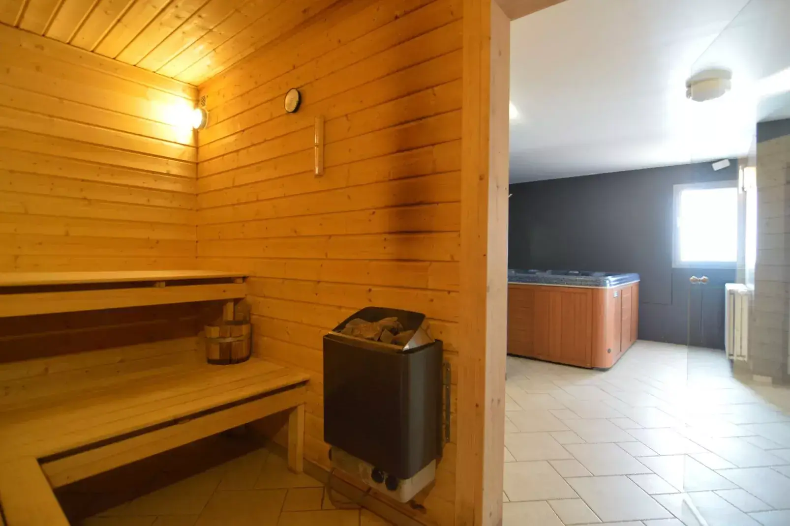 chic-vakantiehuis-in-waimes-met-binnenzwembad-en-home-cinema-402979___webp_1606_1070